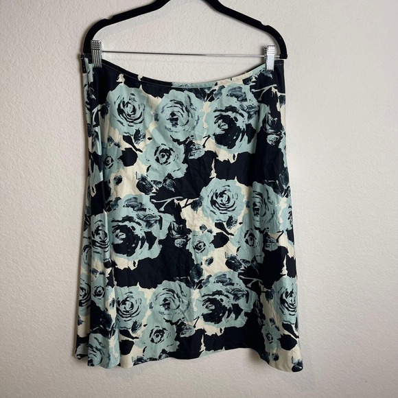 Talbots Floral Print Skirt A-Line Cotton Blend Casual Blue Black Size 12 - Picture 1 of 9